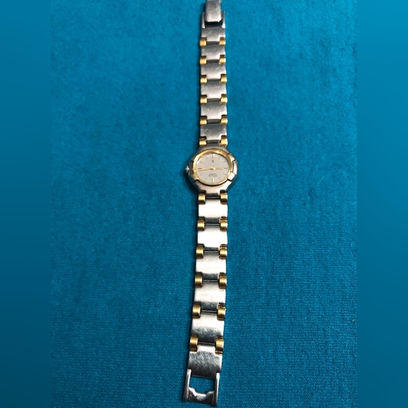 (933)Vintage Ladies Citizen CQ Two Tone Gold & Silver Quartz Watch…. - Picture 14 of 14